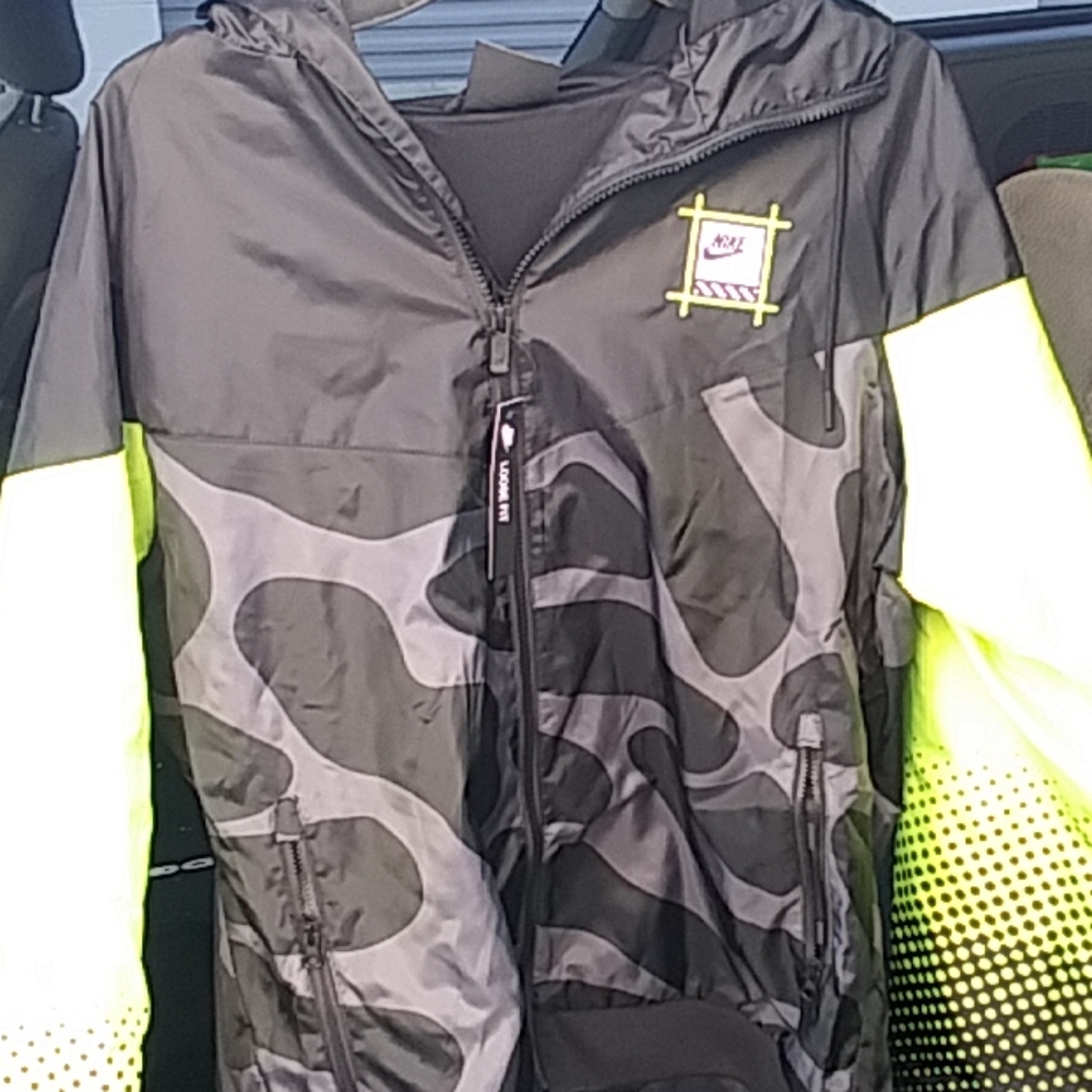 Nike Jacket - Picture 4 of 4